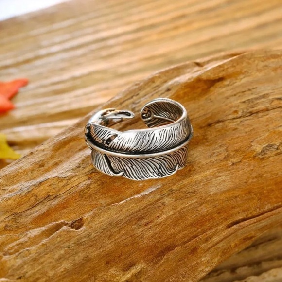 - Ring - Picture 8 of 8